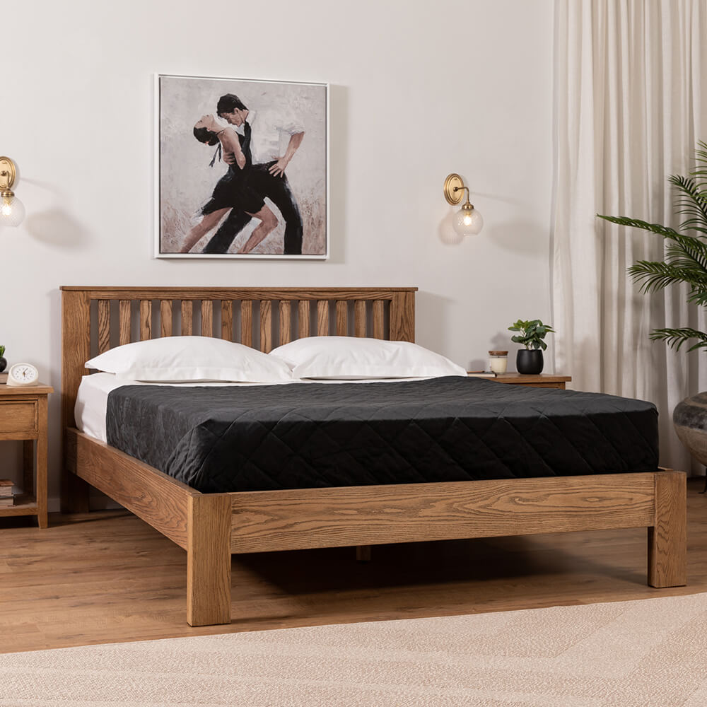 מיטת סטייסי מעץ מלא